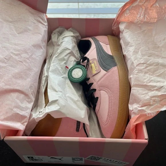 Puma Palermo FC pink shoes 9.5 women’s - Picture 3 of 9